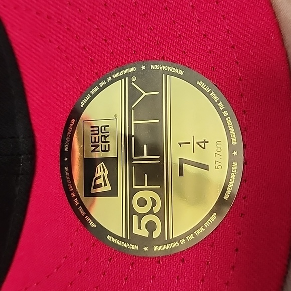 NEW Cincinnati Reds Low Profile Fitted Game Hat ( Size 7 1/4) - Picture 2 of 5